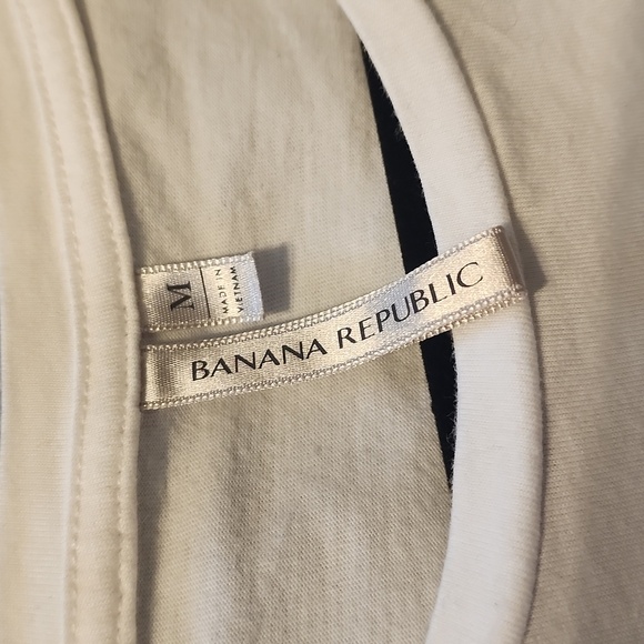 Banana Republic ruffled T-shirt size medium - Picture 3 of 4